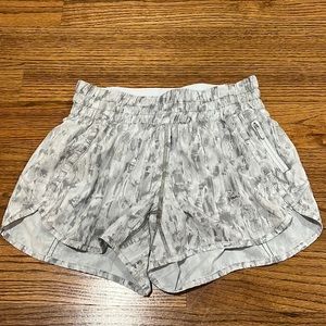 lululemon speed up 4” mid rise shorts size 6